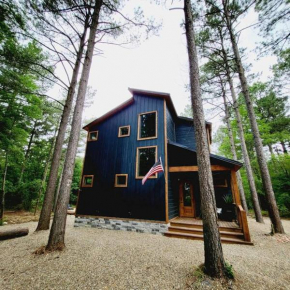 New Luxury Cabin. Sleeps 12- Hot Tub- Pet Friendly